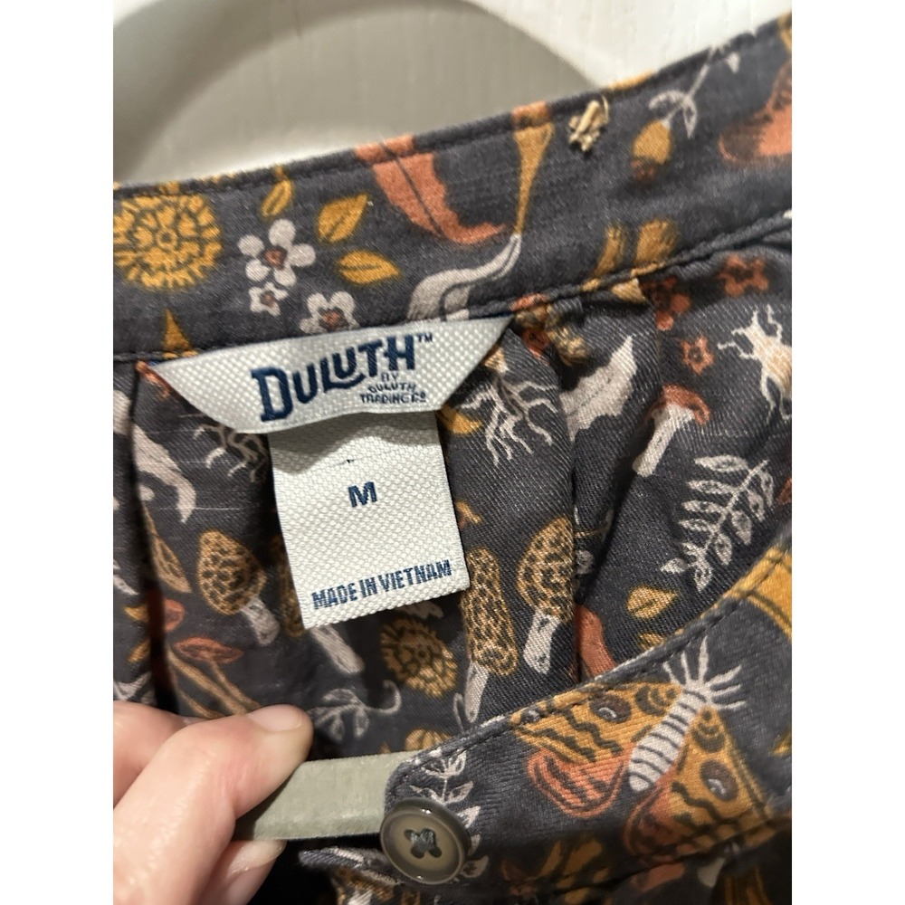 Duluth Trading Co Women  Printmaker Shirt Buttondown Mushroom Moth Sz M Plants - Picture 2 of 5